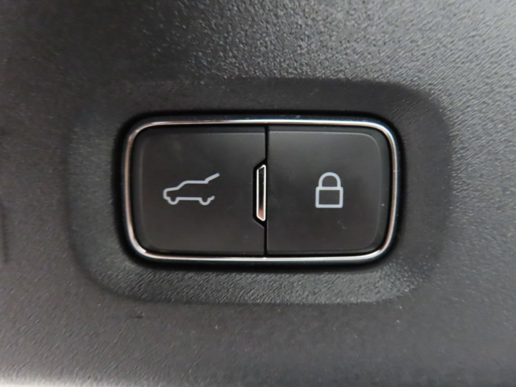 Used 2025 Ford Expedition Max Platinum w/ Platinum Ultimate Package AWD/4WD image 52