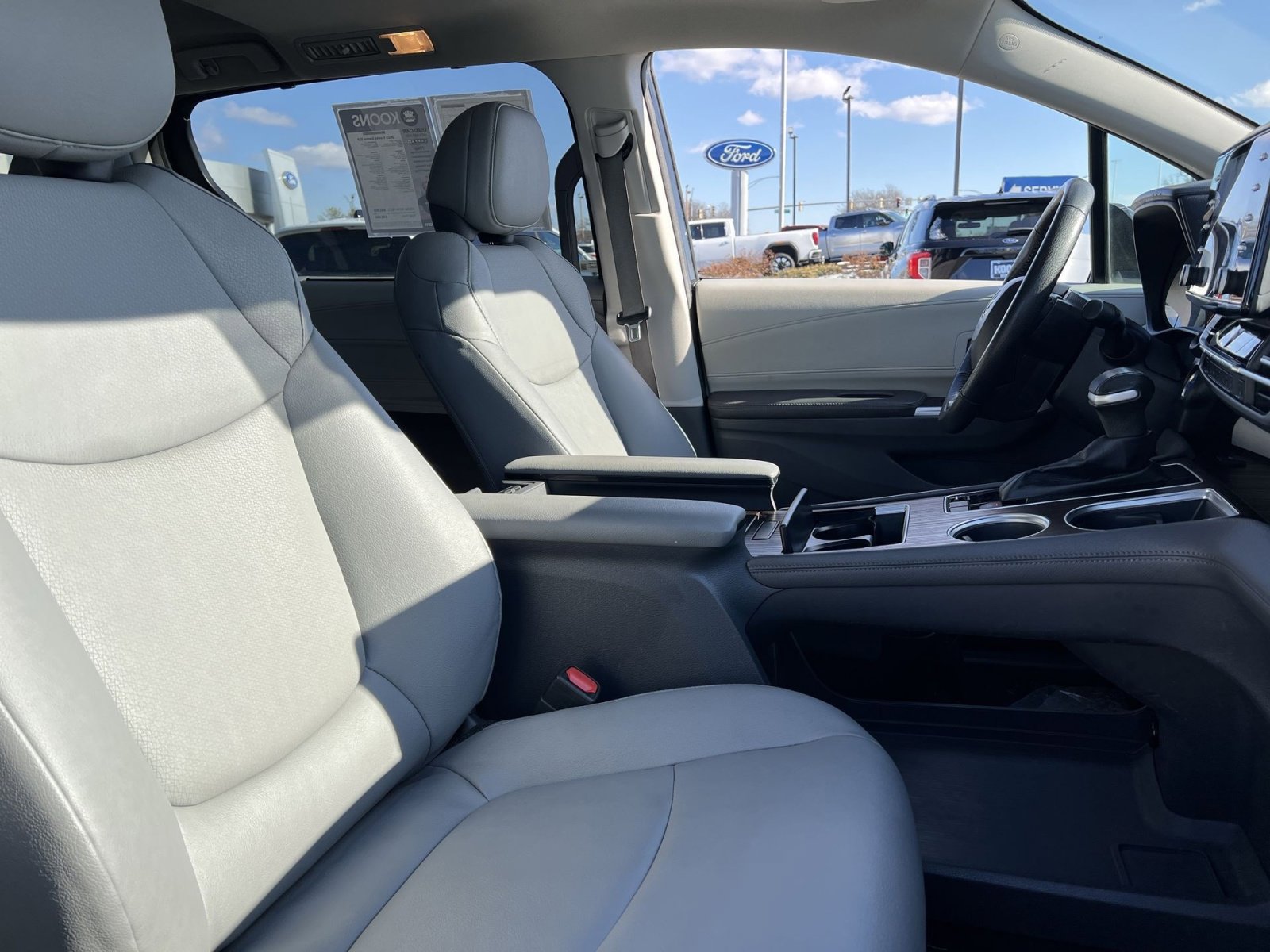 Used 2023 Toyota Sienna XLE image 27