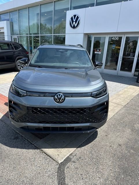 Used 2025 Volkswagen Tiguan SE R-Line AWD/4WD image 19