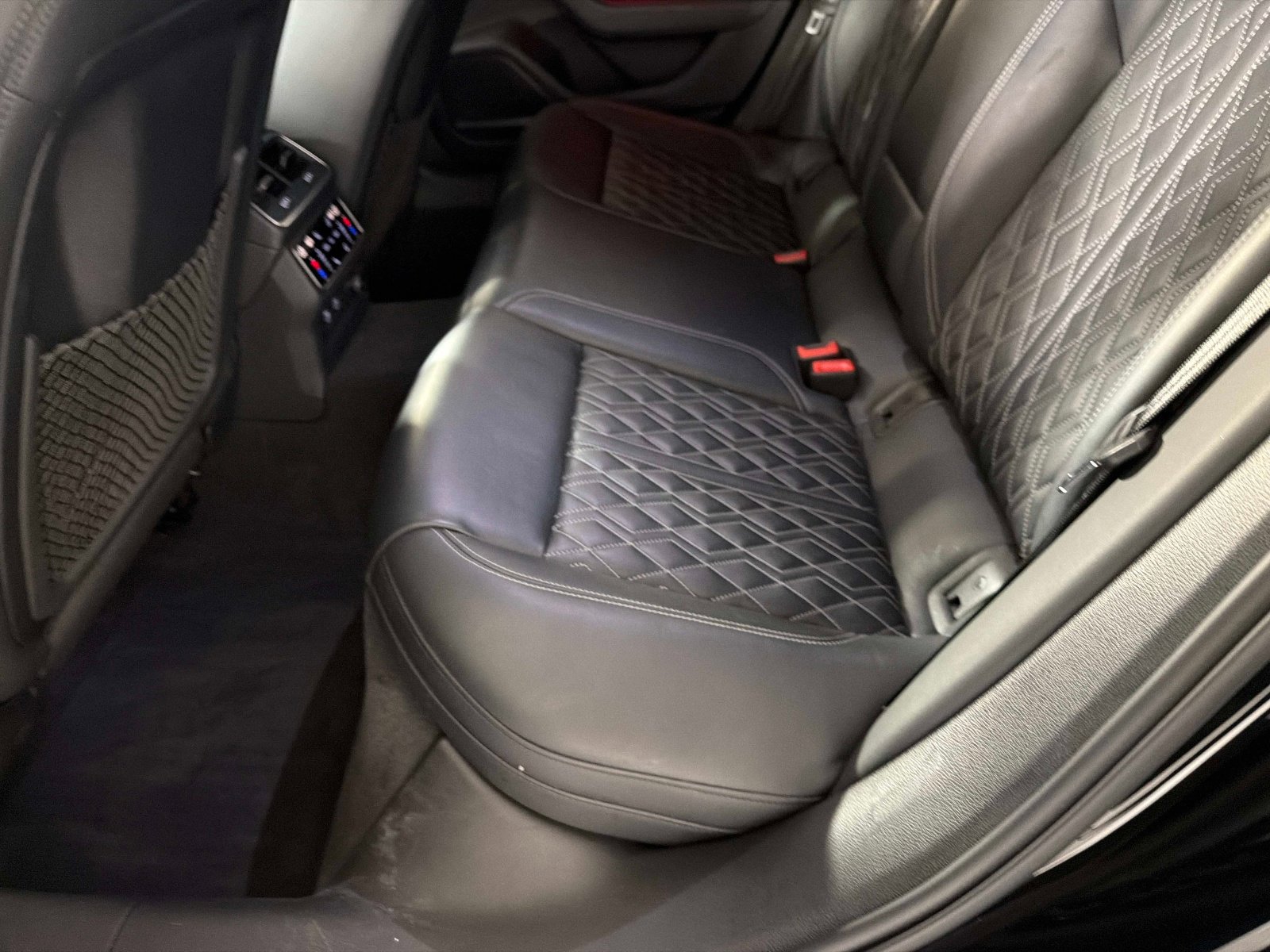 Used 2021 Audi S6 Prestige w/ Prestige Package image 31