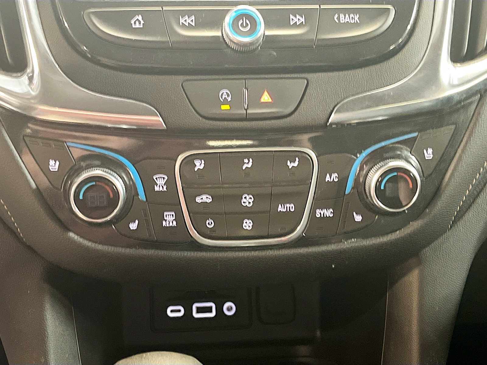Used 2024 Chevrolet Equinox Premier AWD/4WD image 15