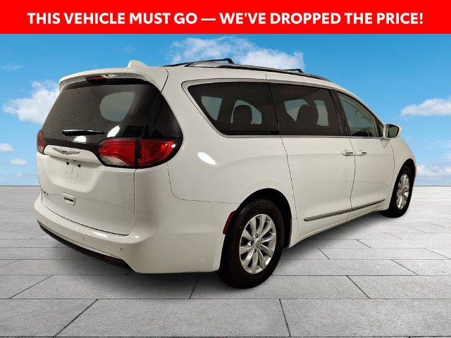 Used 2018 Chrysler Pacifica Touring-L FWD image 8