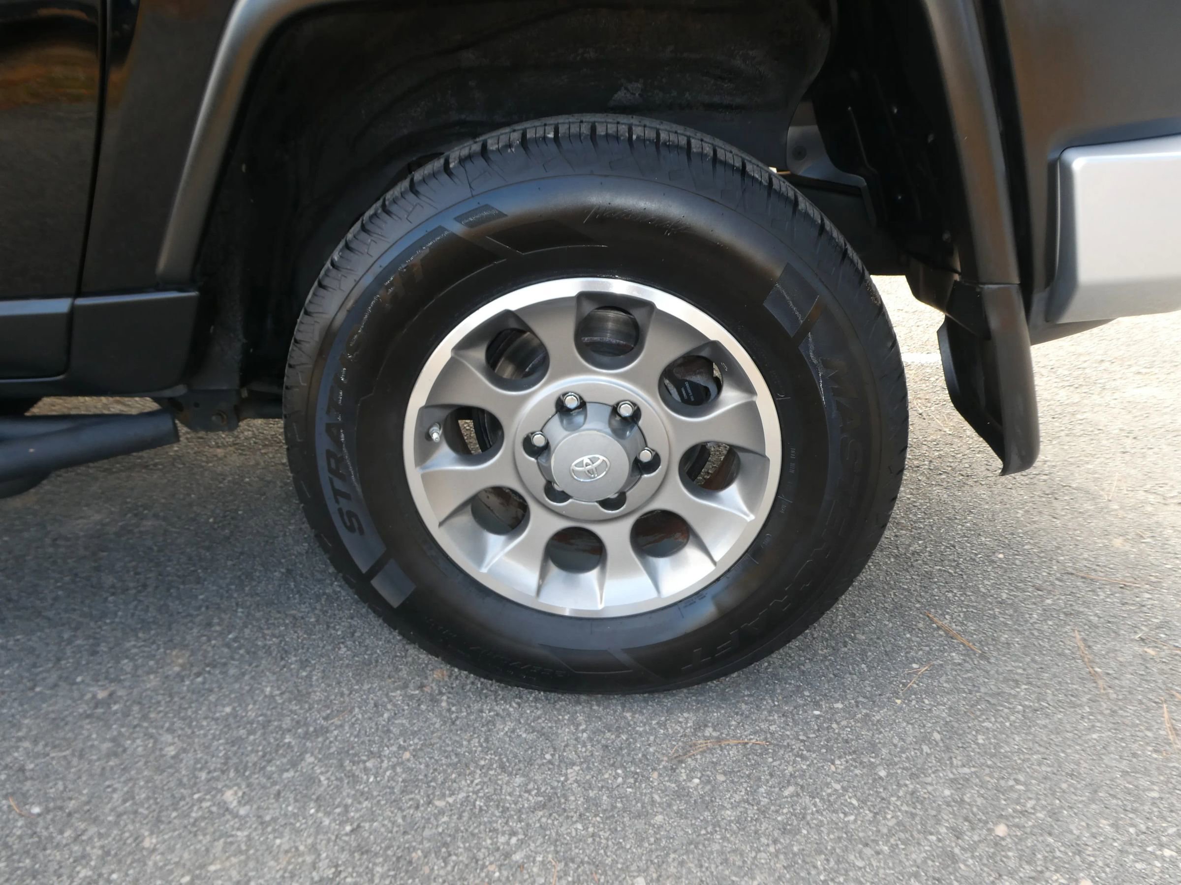 Used 2012 Toyota FJ Cruiser 4WD image 32