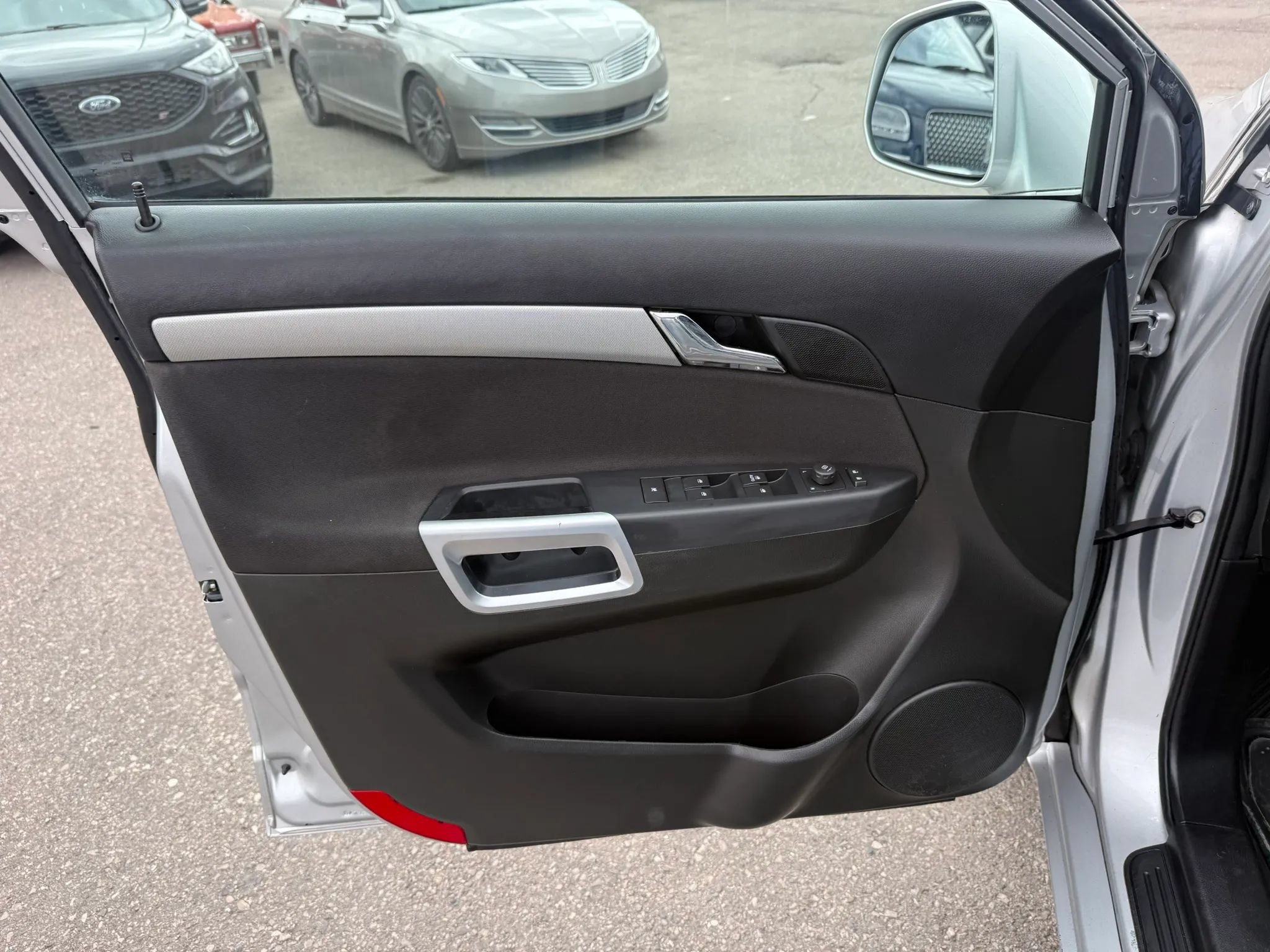 Used 2012 Chevrolet Captiva Sport LT FWD image 17