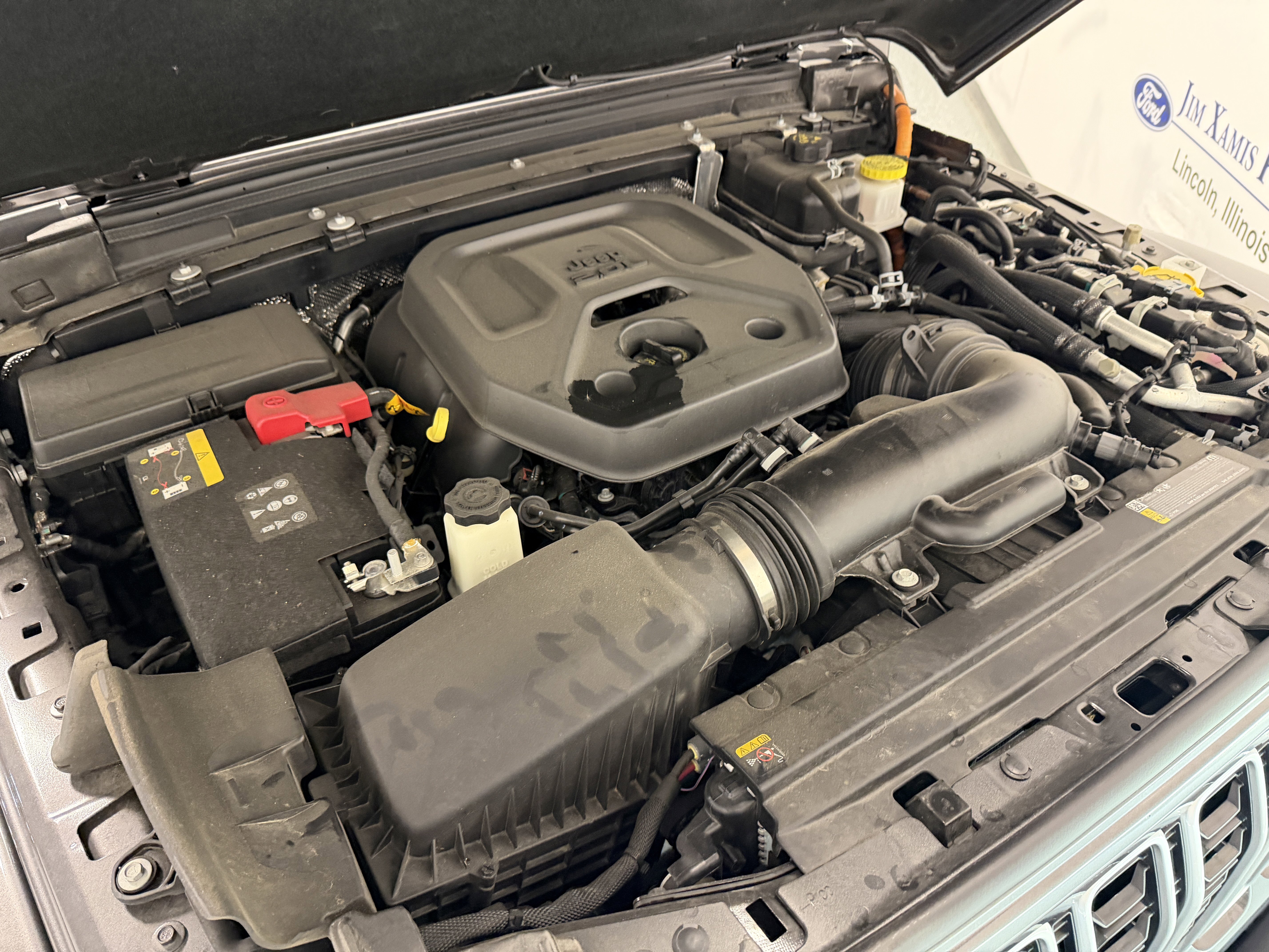 Used 2025 Jeep Wrangler Unlimited Sahara w/ Safety Group image 32