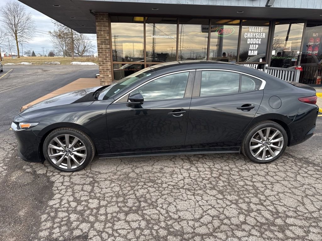 Used 2019 MAZDA MAZDA3 AWD Sedan w/ Preferred Package image 4