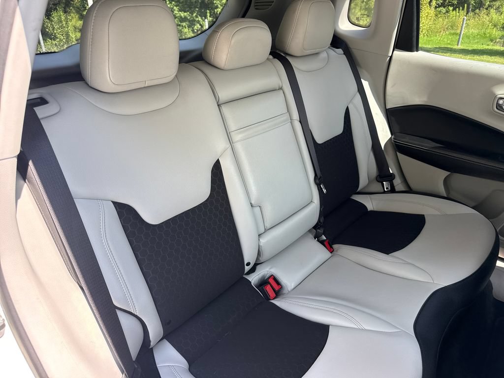 Used 2020 Jeep Compass Latitude w/ Popular Equipment Group FWD image 33