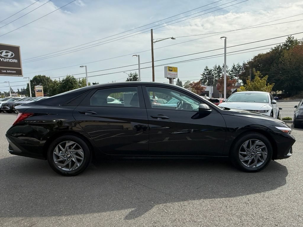 Certified 2025 Hyundai Elantra Hybrid FWD image 6