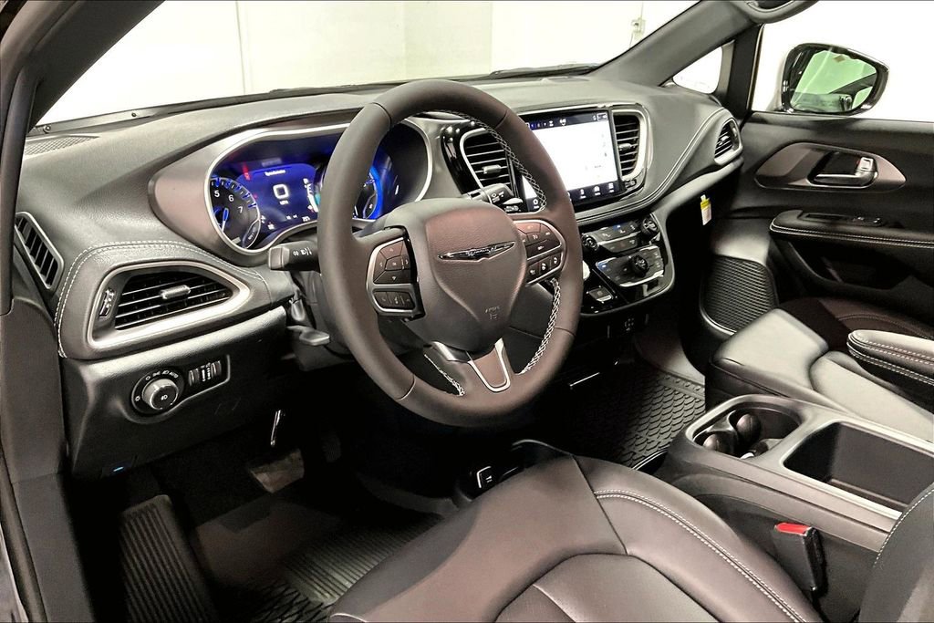 New 2026 Chrysler Pacifica Select image 20