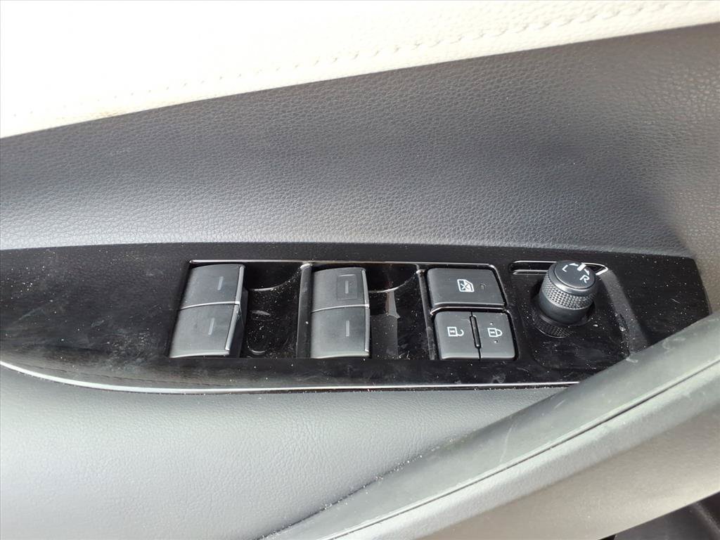 Certified 2025 Toyota Corolla SE FWD image 19