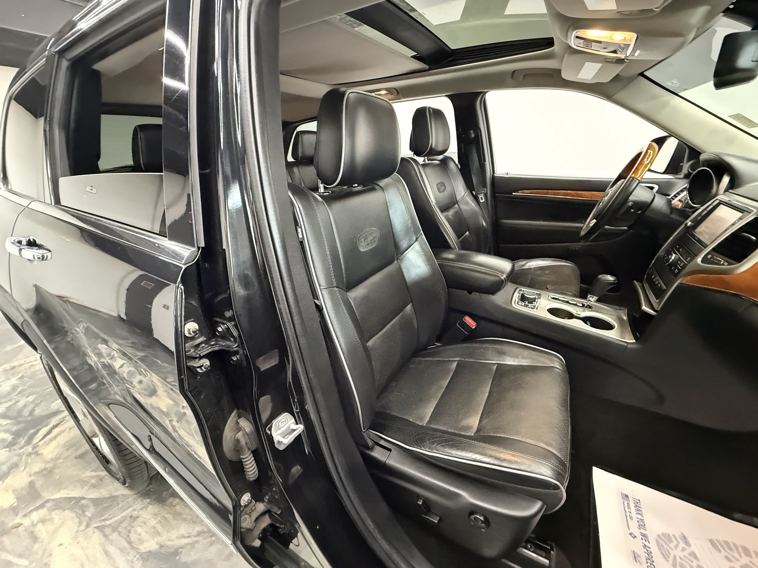 Used 2012 Jeep Grand Cherokee Overland AWD/4WD image 19