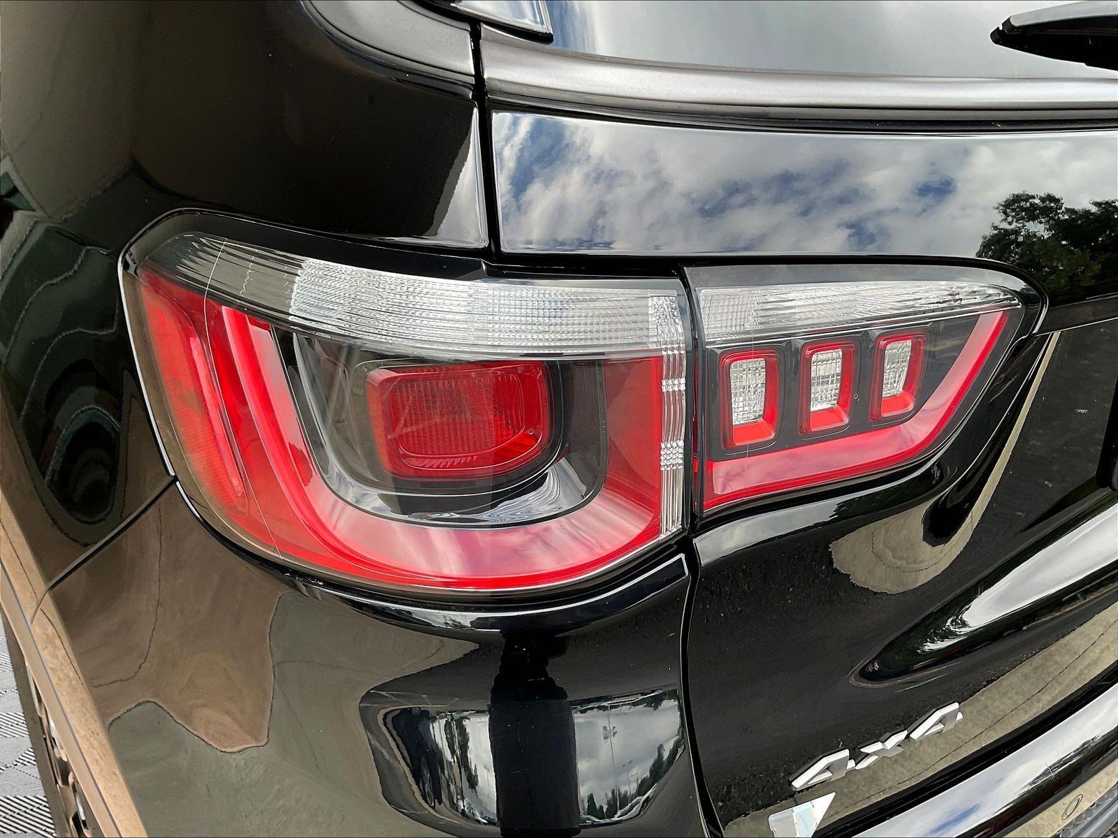 Used 2018 Jeep Compass Trailhawk w/ Leather Interior Group AWD/4WD image 22
