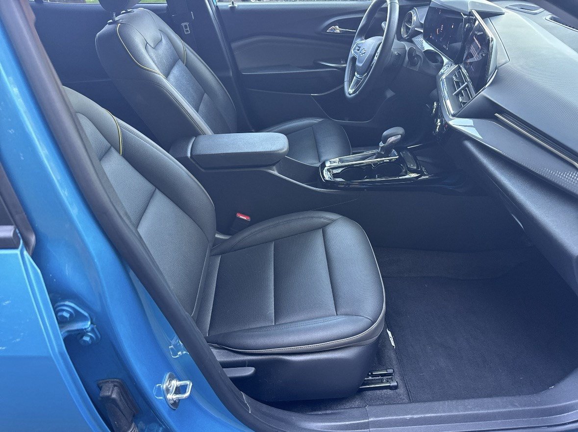 Used 2025 Chevrolet Trax ACTIV w/ Sunroof Package FWD image 12