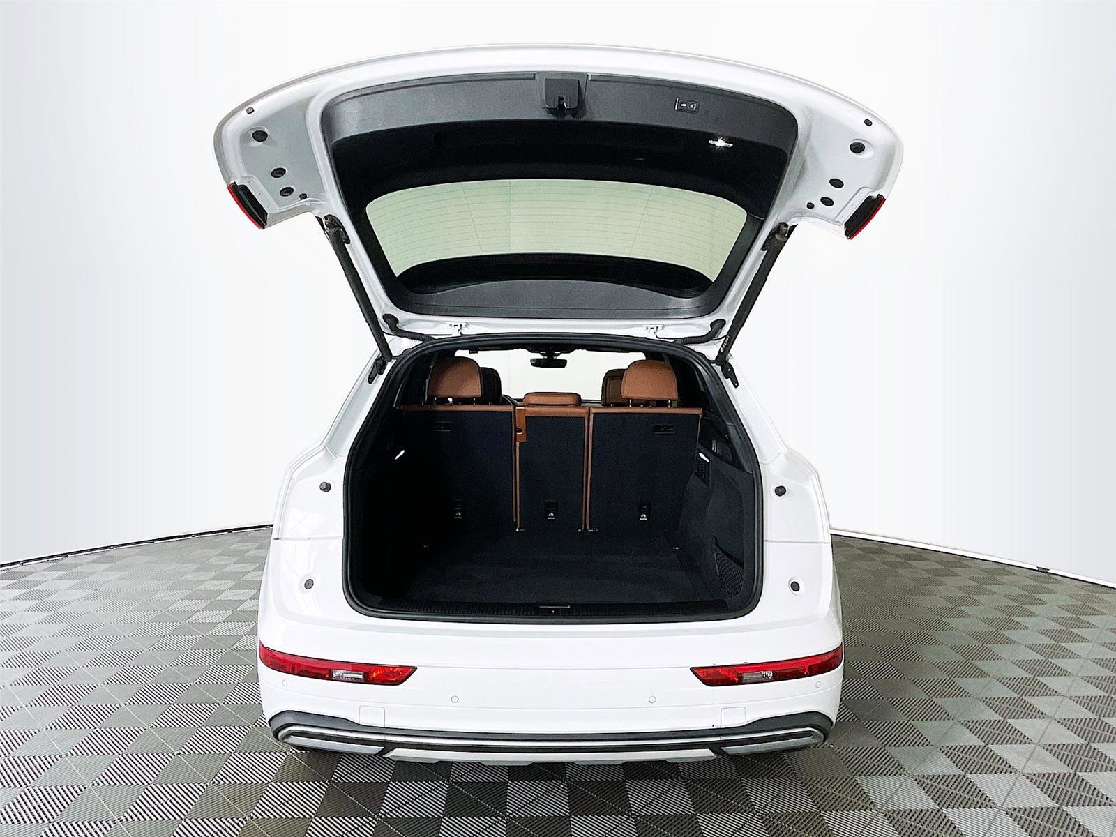 Used 2021 Audi Q5 Premium w/ Convenience Package image 28