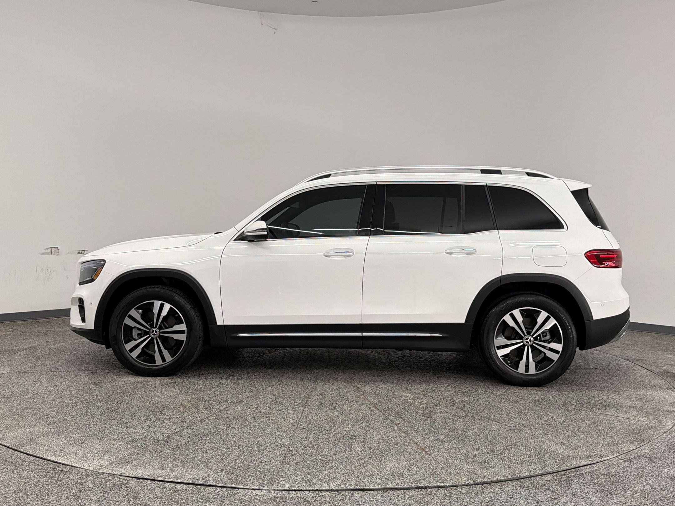 Certified 2026 Mercedes-Benz GLB 250 image 2