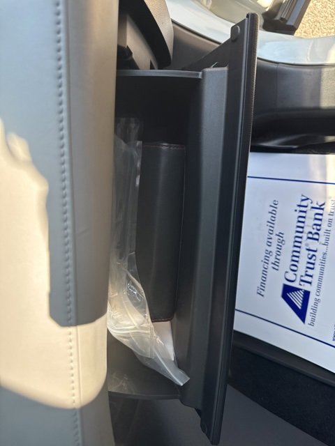 Used 2021 Toyota Highlander LE image 19