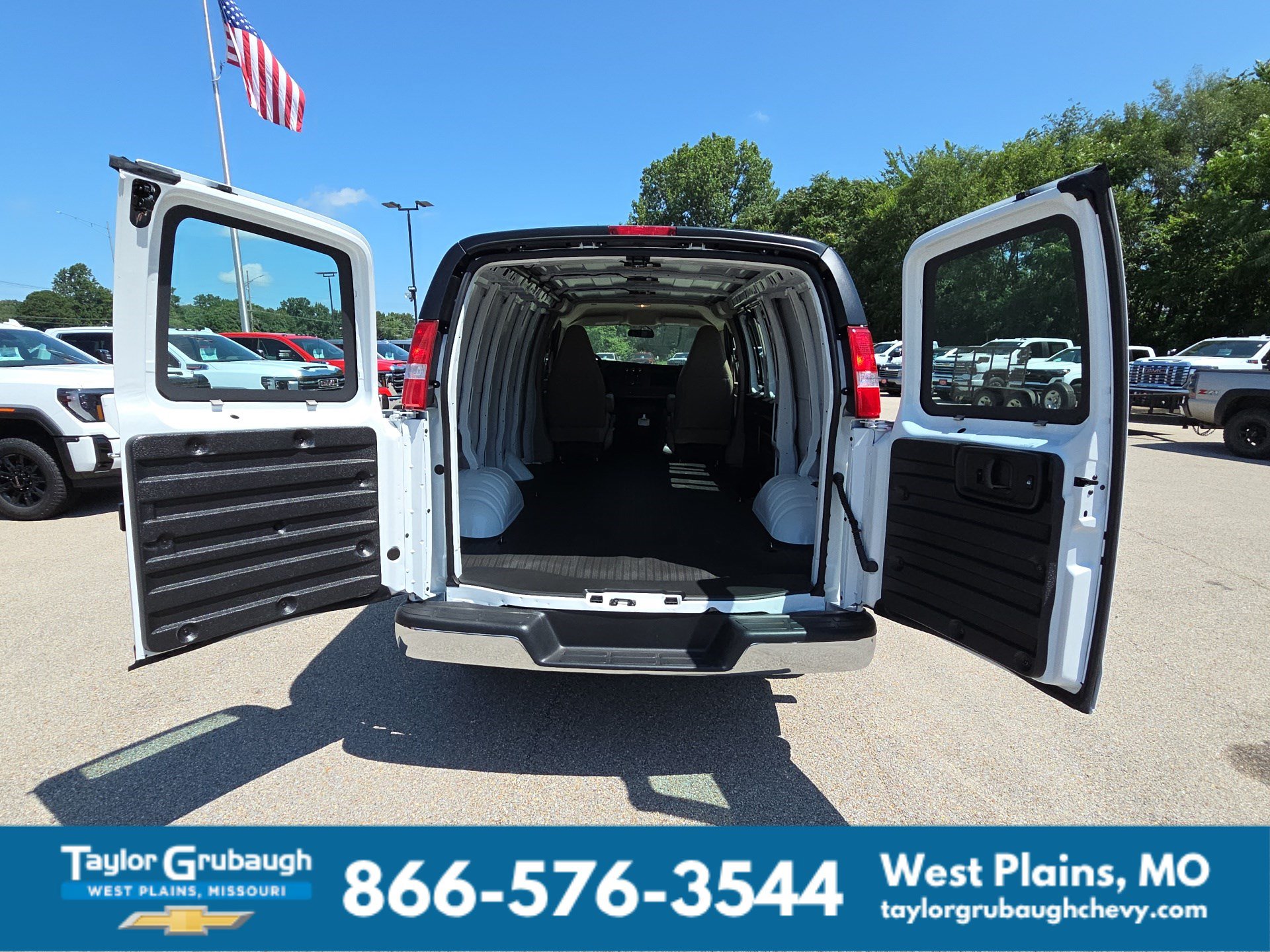 New 2026 Chevrolet Express 3500 w/ Driver Convenience Package RWD image 32
