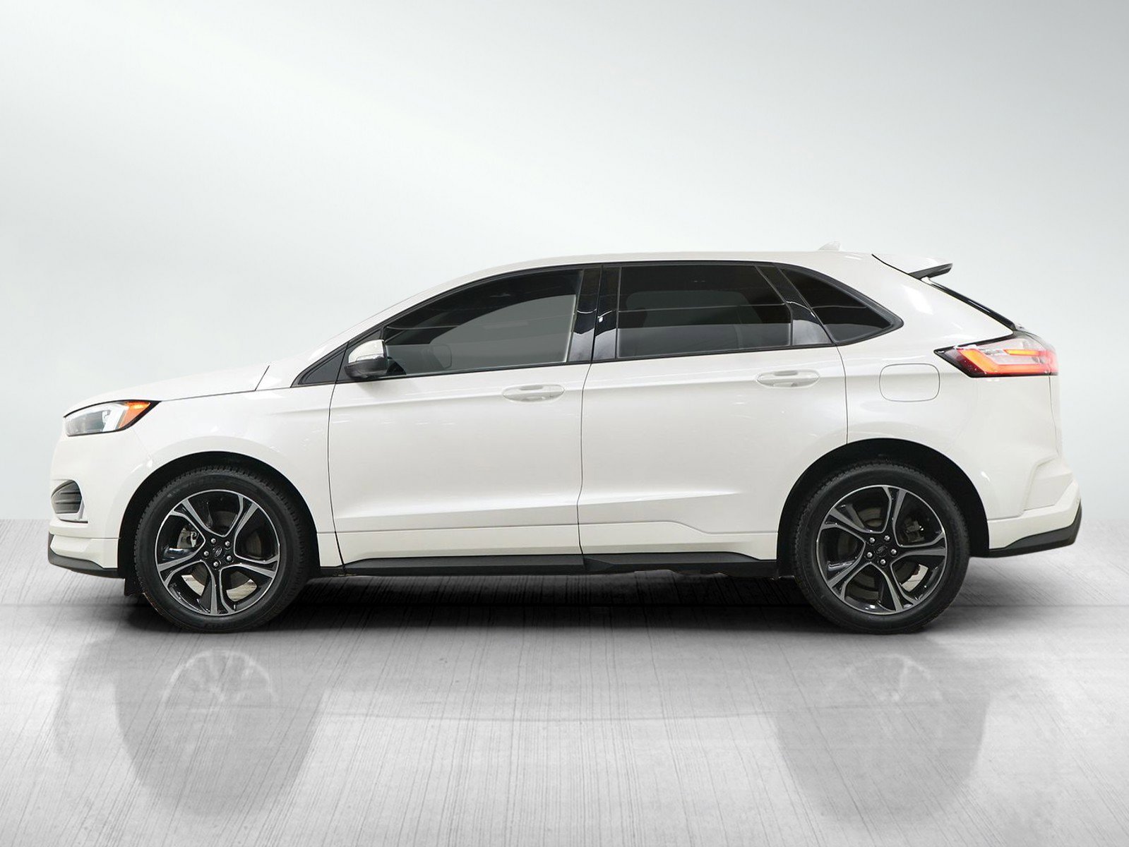 Used 2019 Ford Edge ST w/ Cold Weather Package AWD/4WD image 2