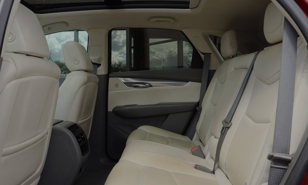 Used 2017 Cadillac XT5 Luxury w/ Driver Awareness Package FWD image 30