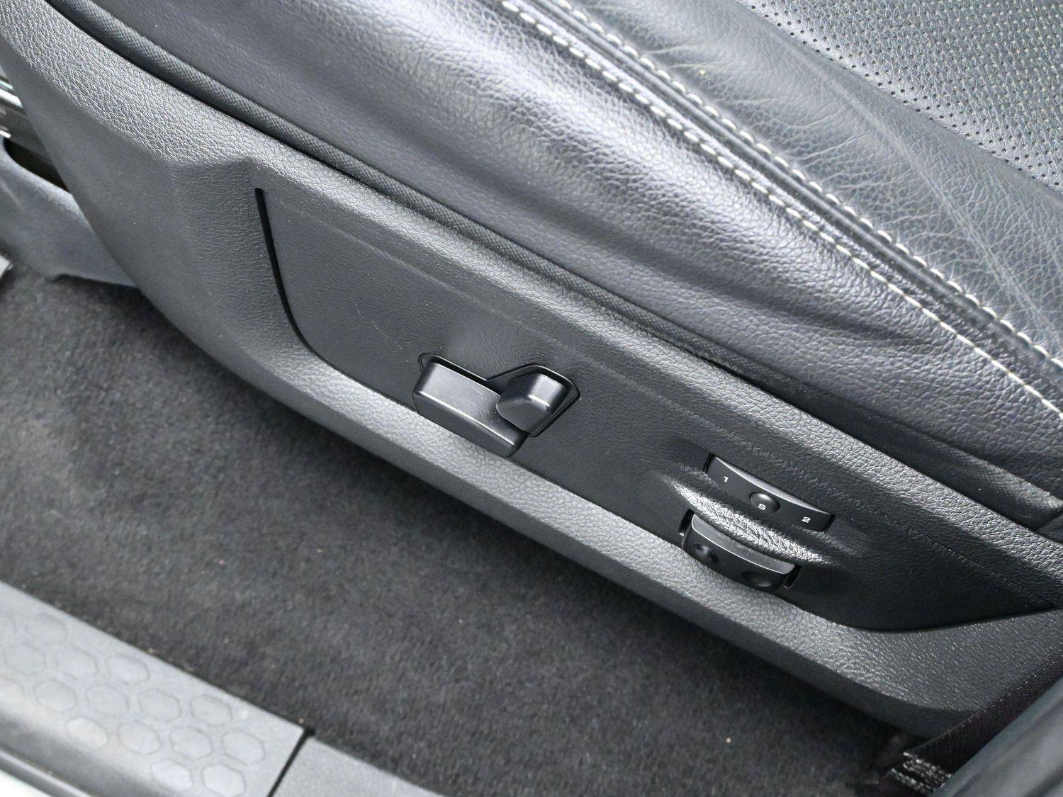 Used 2017 RAM 1500 Laramie w/ Convenience Group image 13