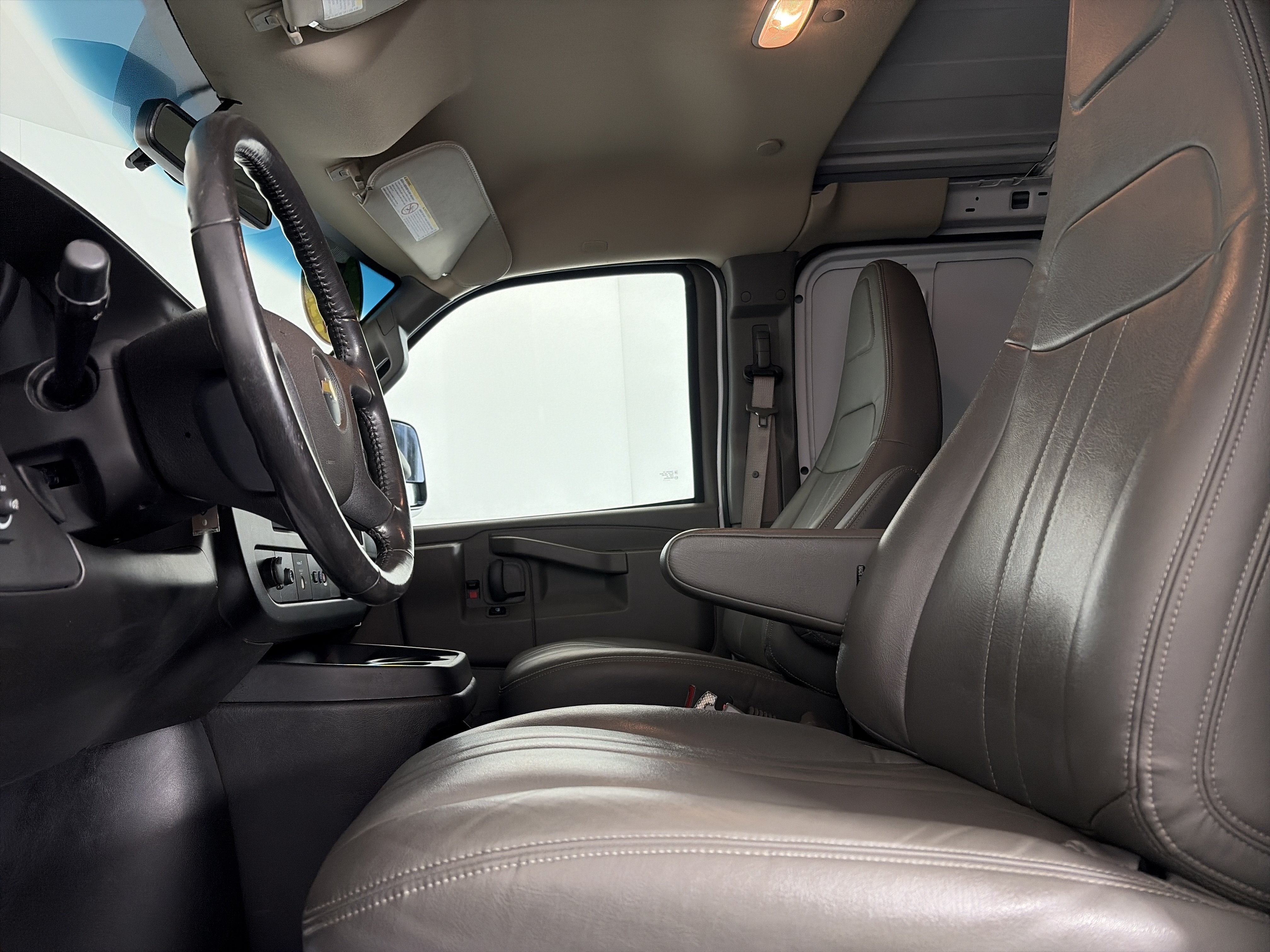 Used 2021 Chevrolet Express 2500 w/ Driver Convenience Package RWD image 6