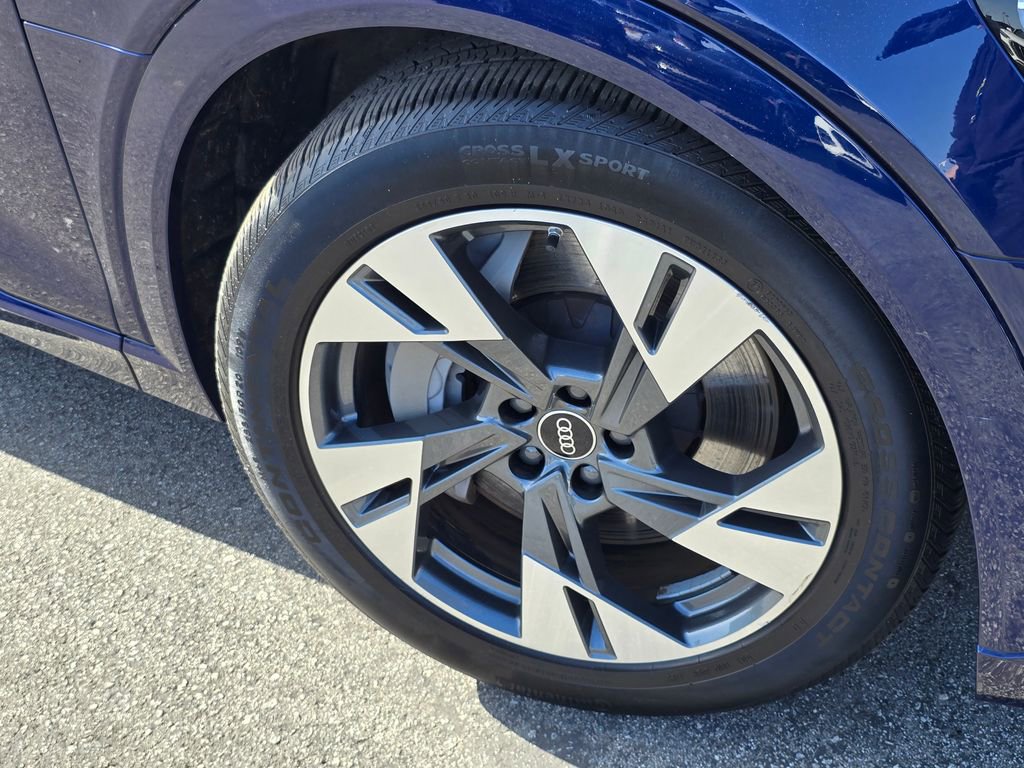 Used 2023 Audi e-tron Premium Plus w/ Premium Plus Package image 34