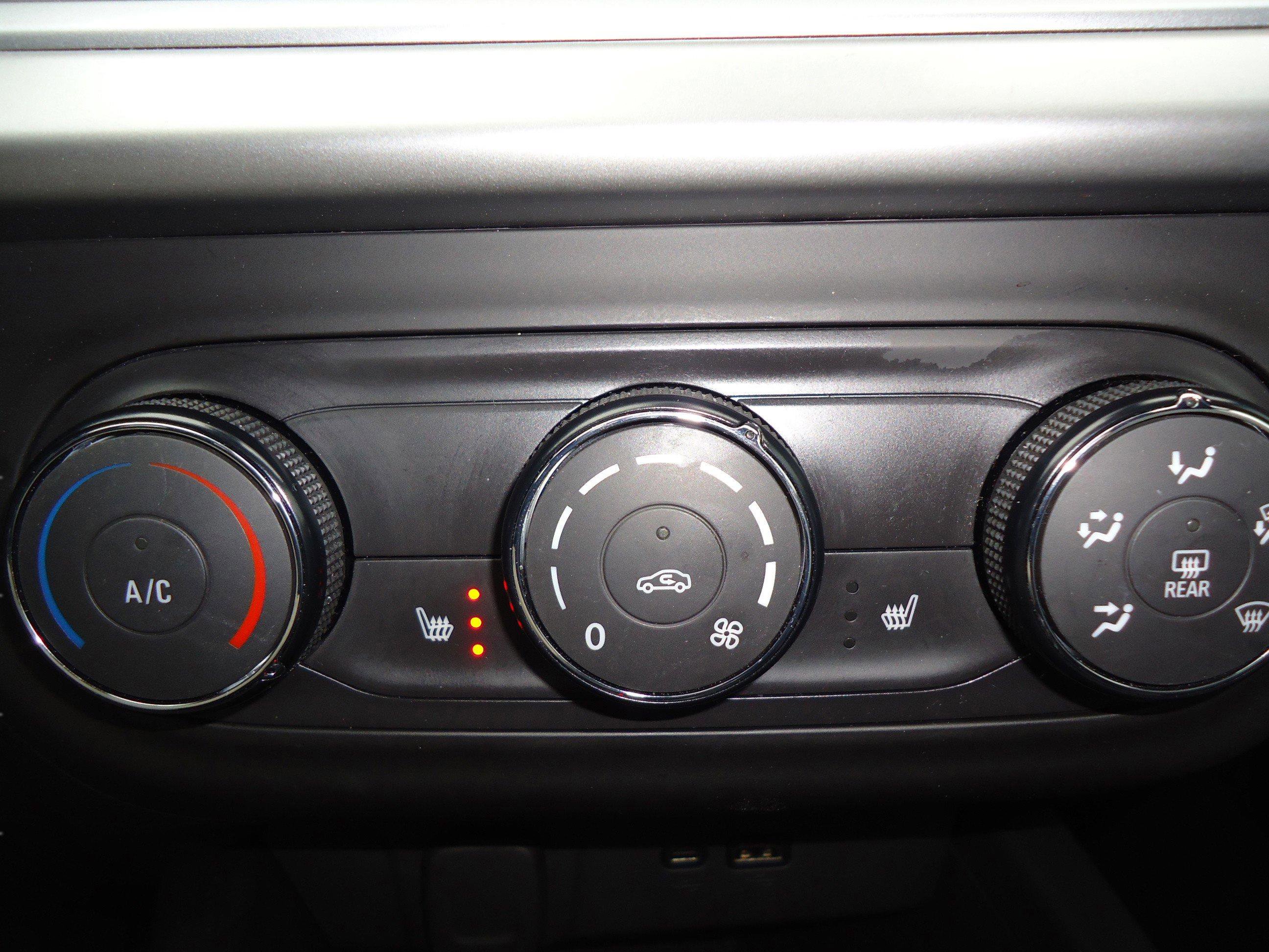 Used 2024 Chevrolet Trax RS image 18