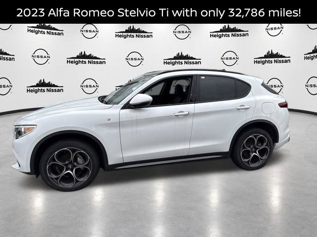 Used 2023 Alfa Romeo Stelvio Ti AWD/4WD image 3