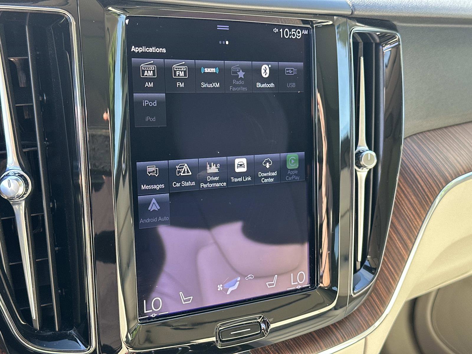 Certified 2021 Volvo XC60 T5 Momentum w/ Premium Package image 12