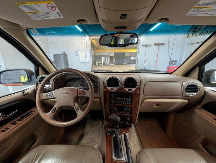Used 2004 GMC Envoy SLT AWD/4WD image 32