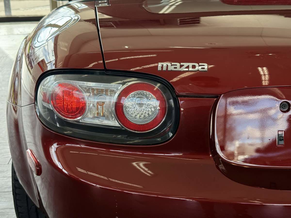 Used 2006 MAZDA MX-5 Miata Grand Touring w/ Premium Pkg RWD image 17