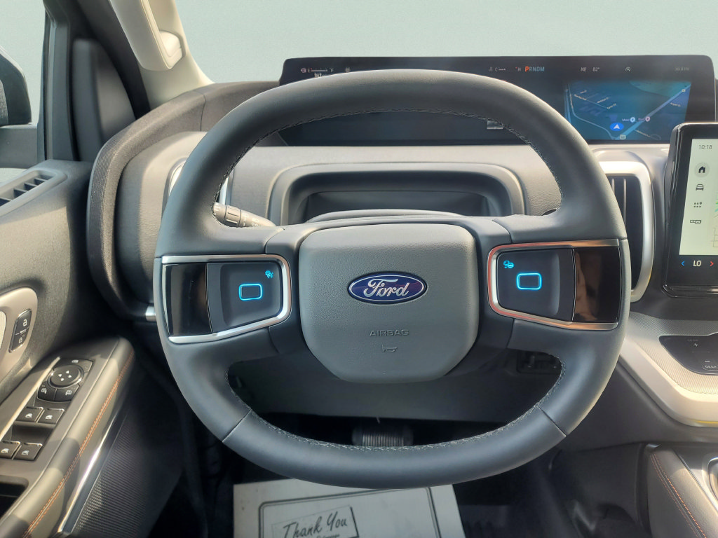 Used 2025 Ford Expedition Active AWD/4WD image 27