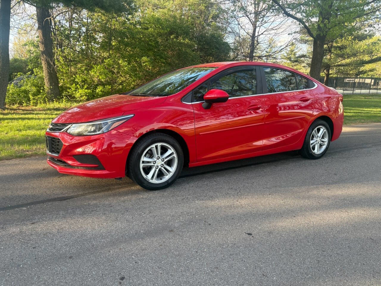 Used 2016 Chevrolet Cruze LT w/ Convenience Package image 2