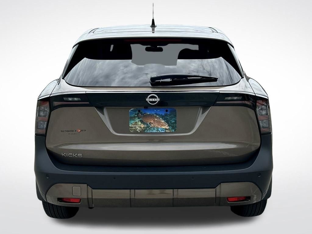 Used 2025 Nissan Kicks SV FWD image 6