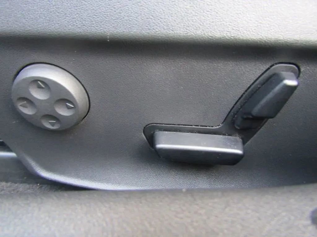 Used 2015 Tesla Model S 85D image 40