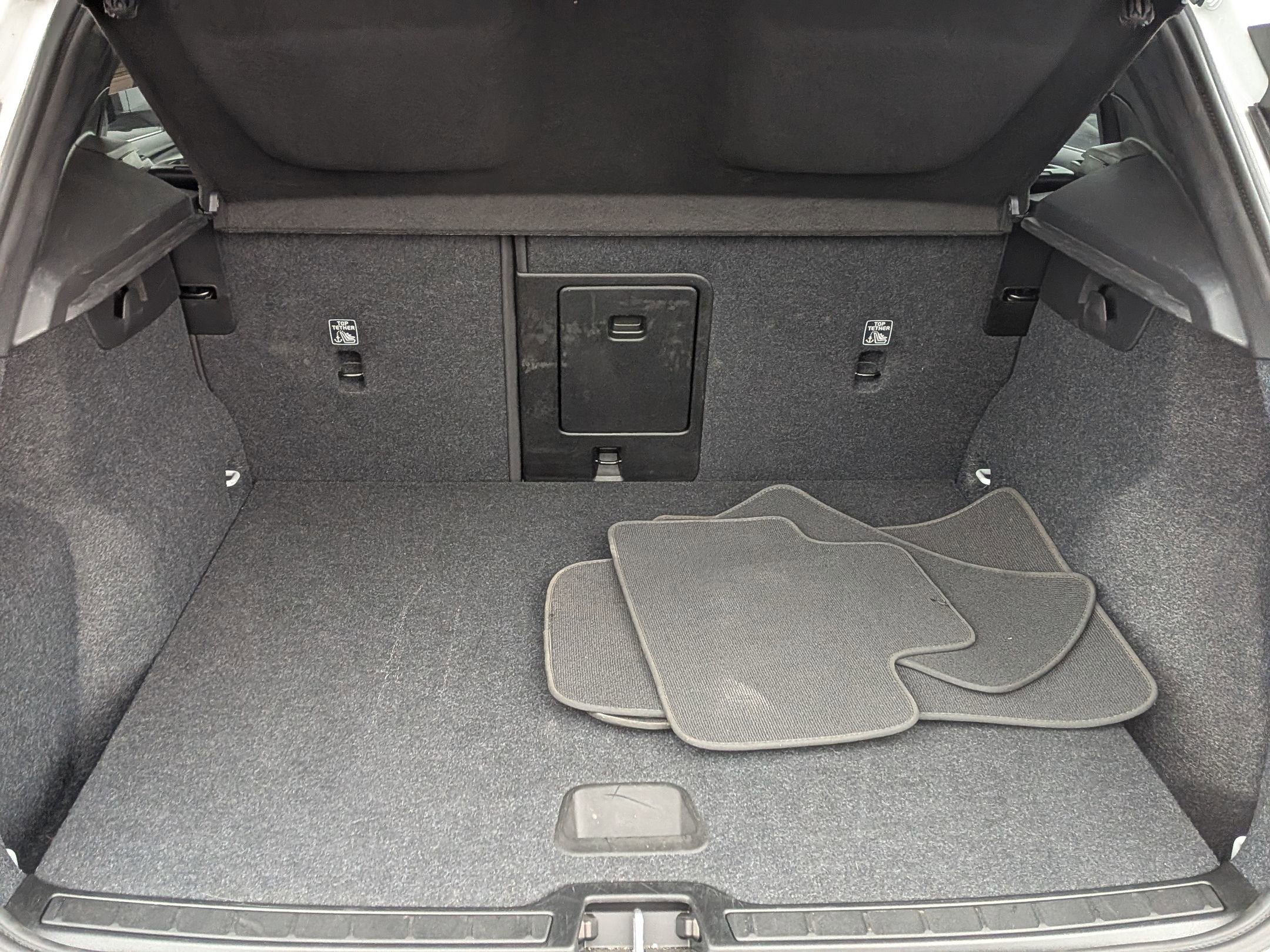 Used 2025 Volvo XC40 B5 Core image 34