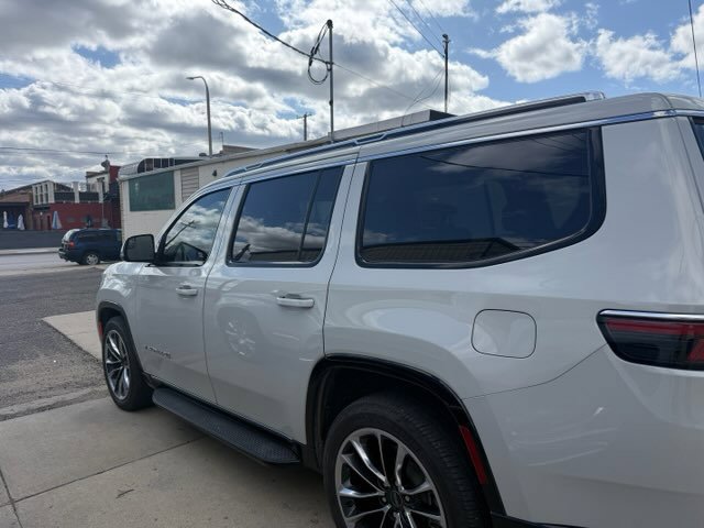 Used 2022 Jeep Wagoneer Series II w/ Premium Group I AWD/4WD image 3