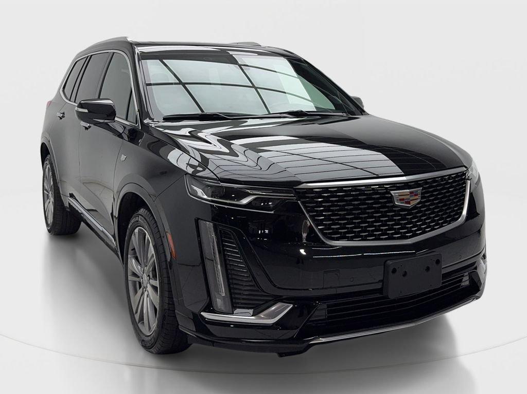 Used 2025 Cadillac XT6 Premium Luxury AWD/4WD image 2