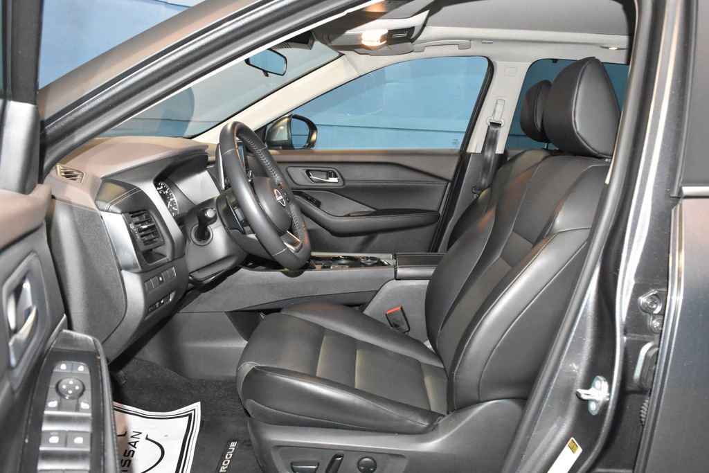 Used 2023 Nissan Rogue SV w/ SV Premium B Package image 6