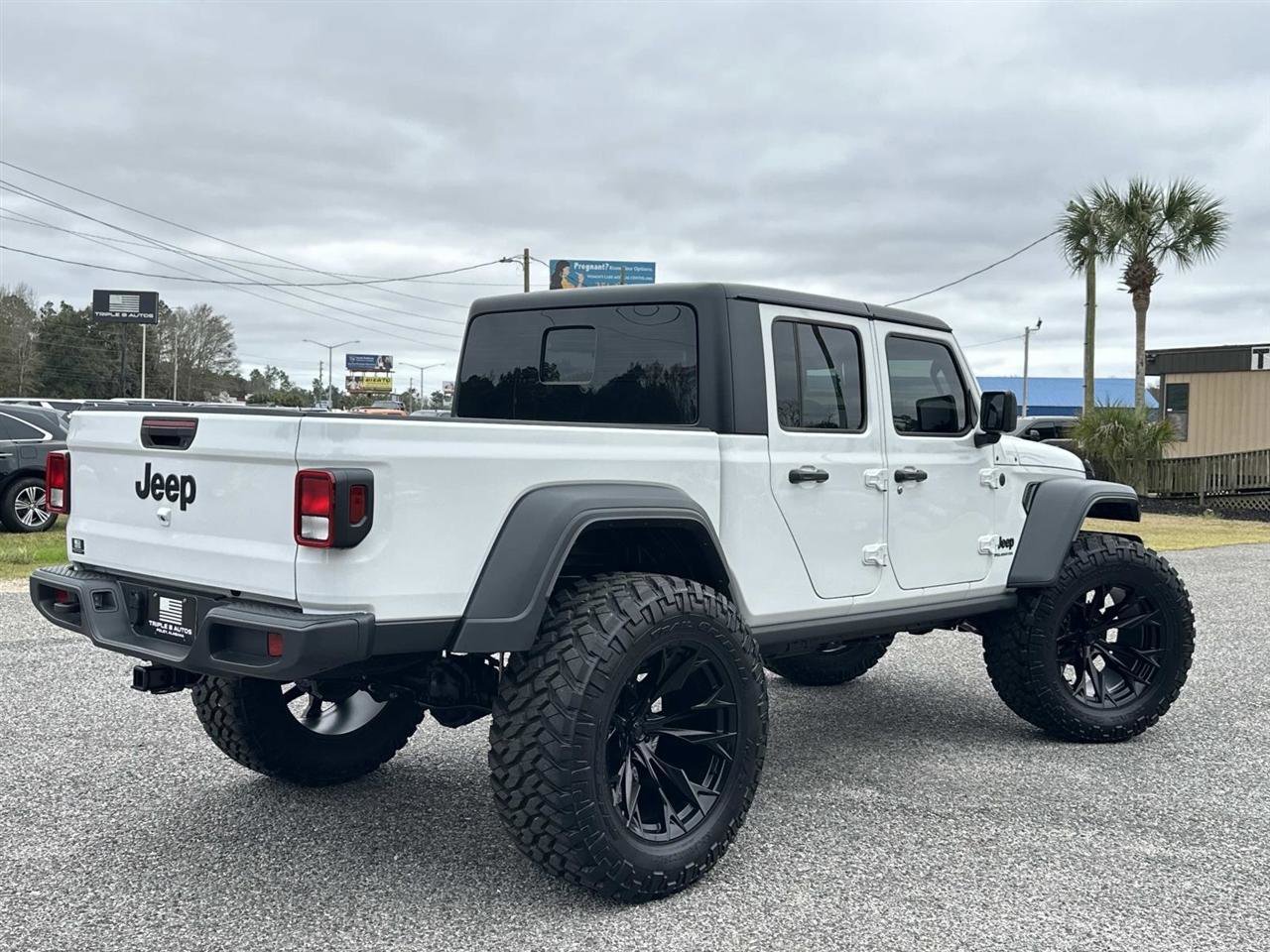 Used 2025 Jeep Gladiator Sport image 5