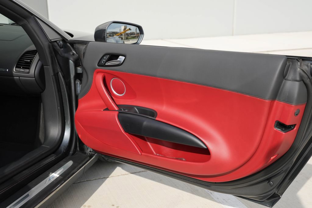 Used 2014 Audi R8 V8 w/ Enhanced Leather Package AWD/4WD image 19