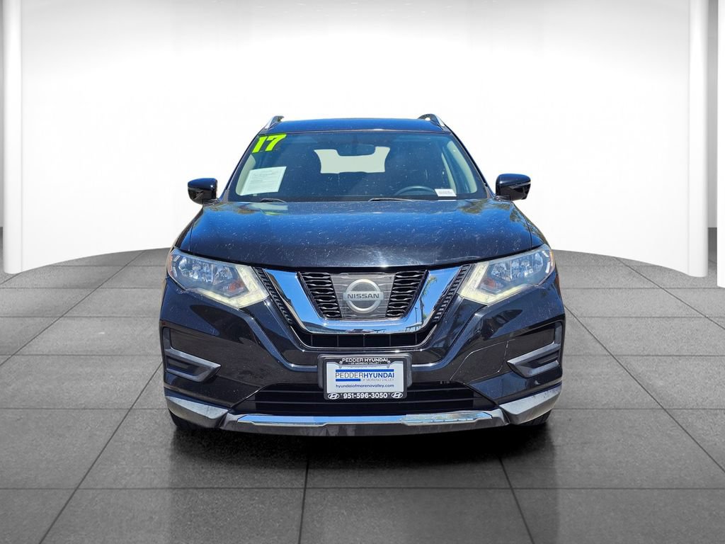Used 2017 Nissan Rogue SV w/ SV Premium Package FWD image 2