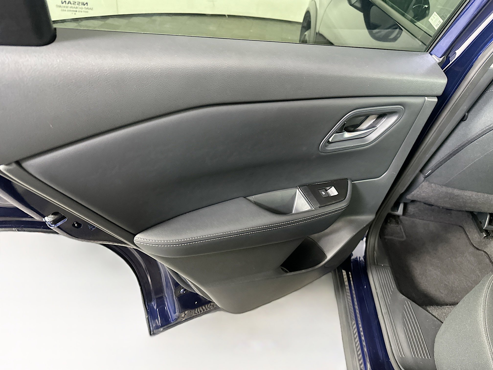 Used 2025 Nissan Rogue SV image 25