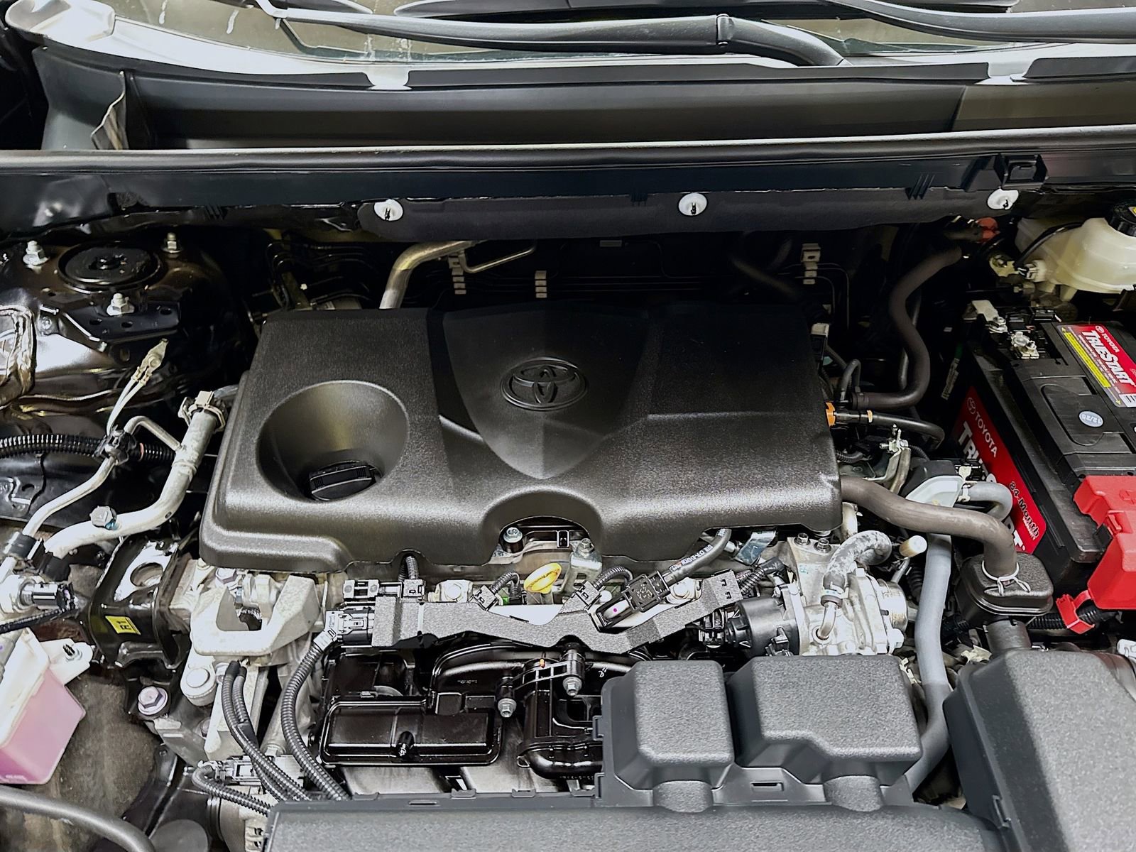 Used 2024 Toyota RAV4 XLE FWD image 31