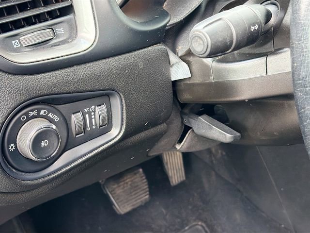 Used 2021 Jeep Renegade Limited image 10