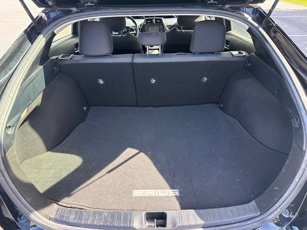 Used 2017 Toyota Prius Two w/ Carpet Mat Package FWD image 11