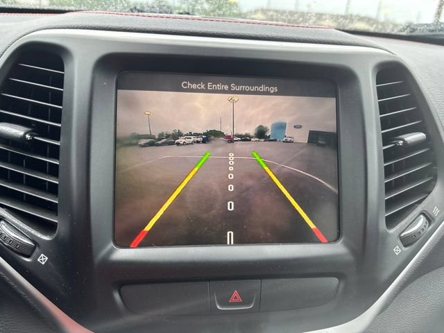 Used 2016 Jeep Cherokee Trailhawk w/ Comfort/Convenience Group AWD/4WD image 11