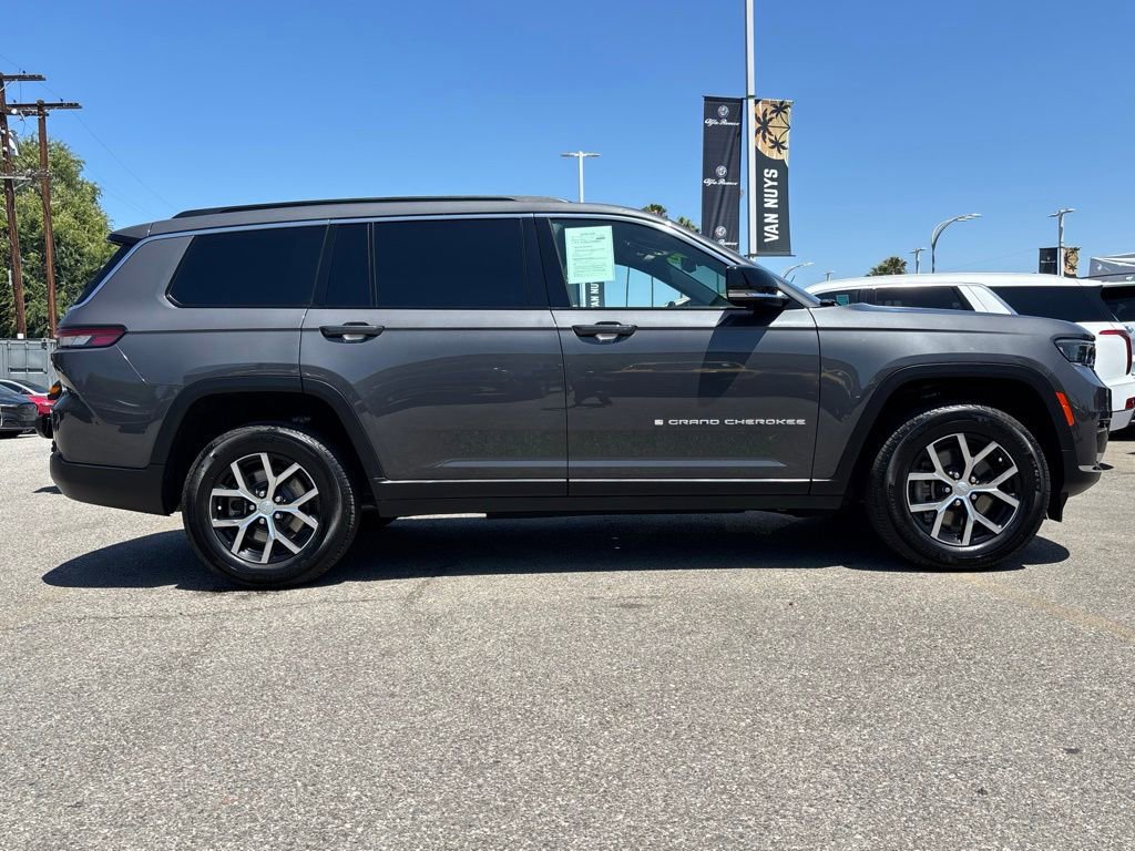 Used 2024 Jeep Grand Cherokee L Limited AWD/4WD image 3