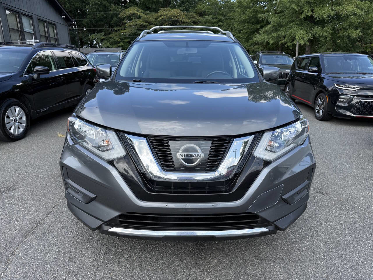 Used 2017 Nissan Rogue SV w/ SV Premium Package image 3