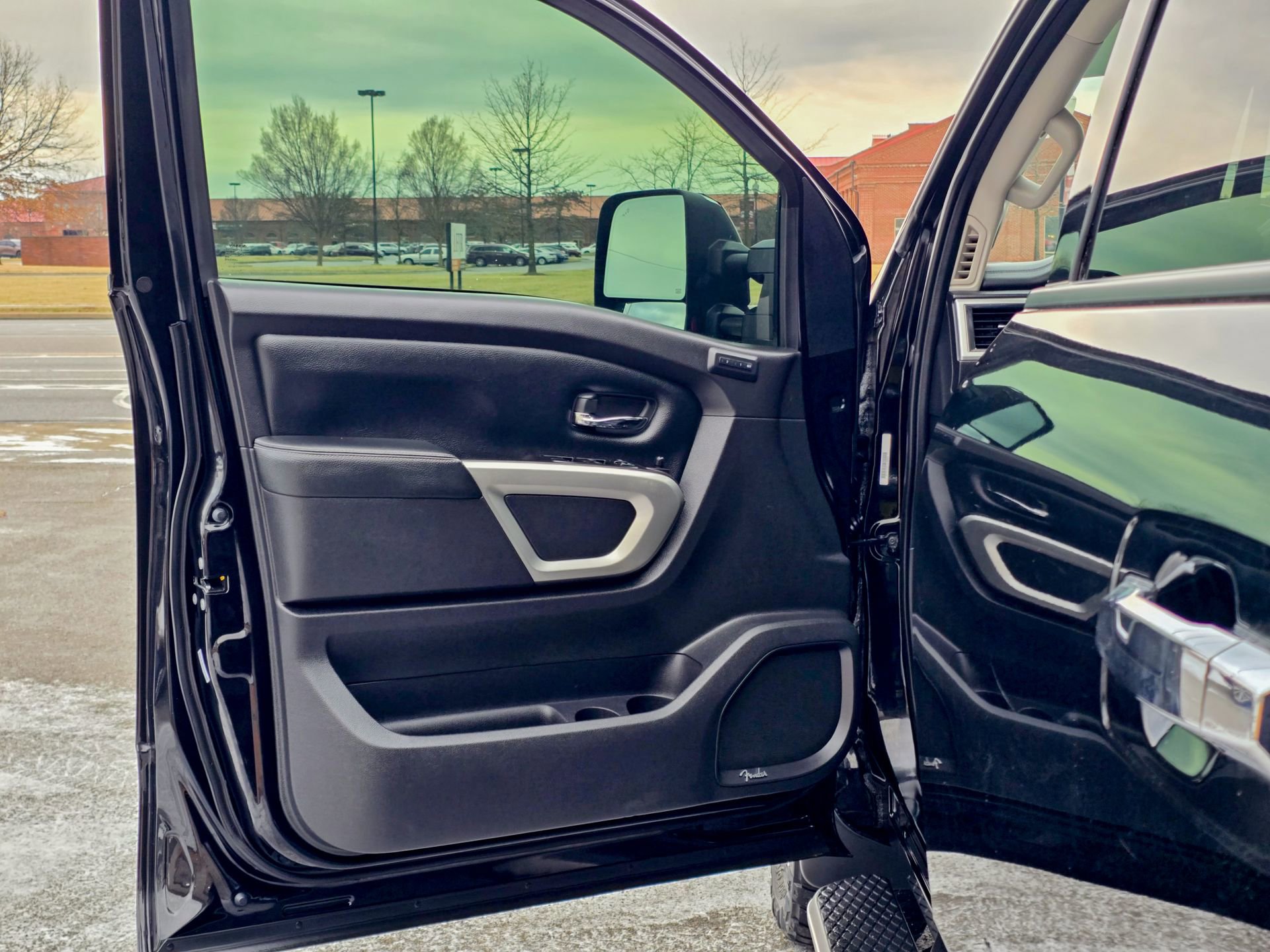 Used 2021 Nissan Titan SL w/ Moonroof Package image 26